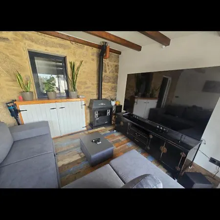 Privada Con Jardin Chimenea Y Parking En *