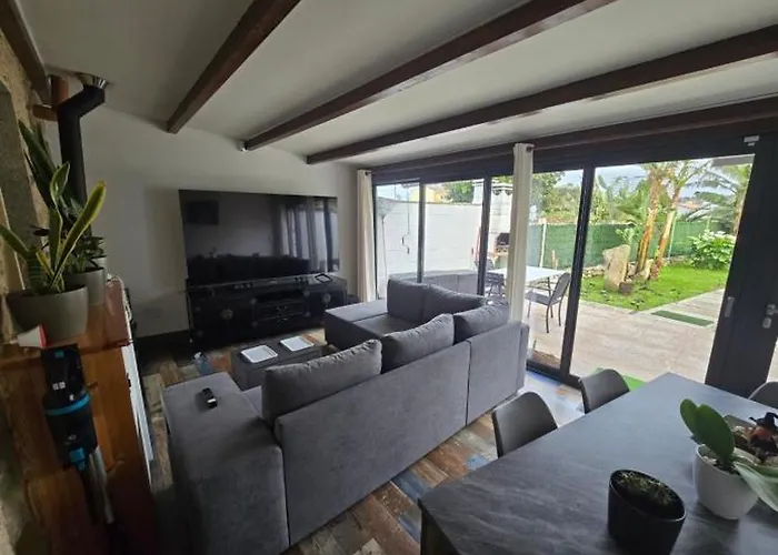 Privada Con Jardin Chimenea Y Parking En